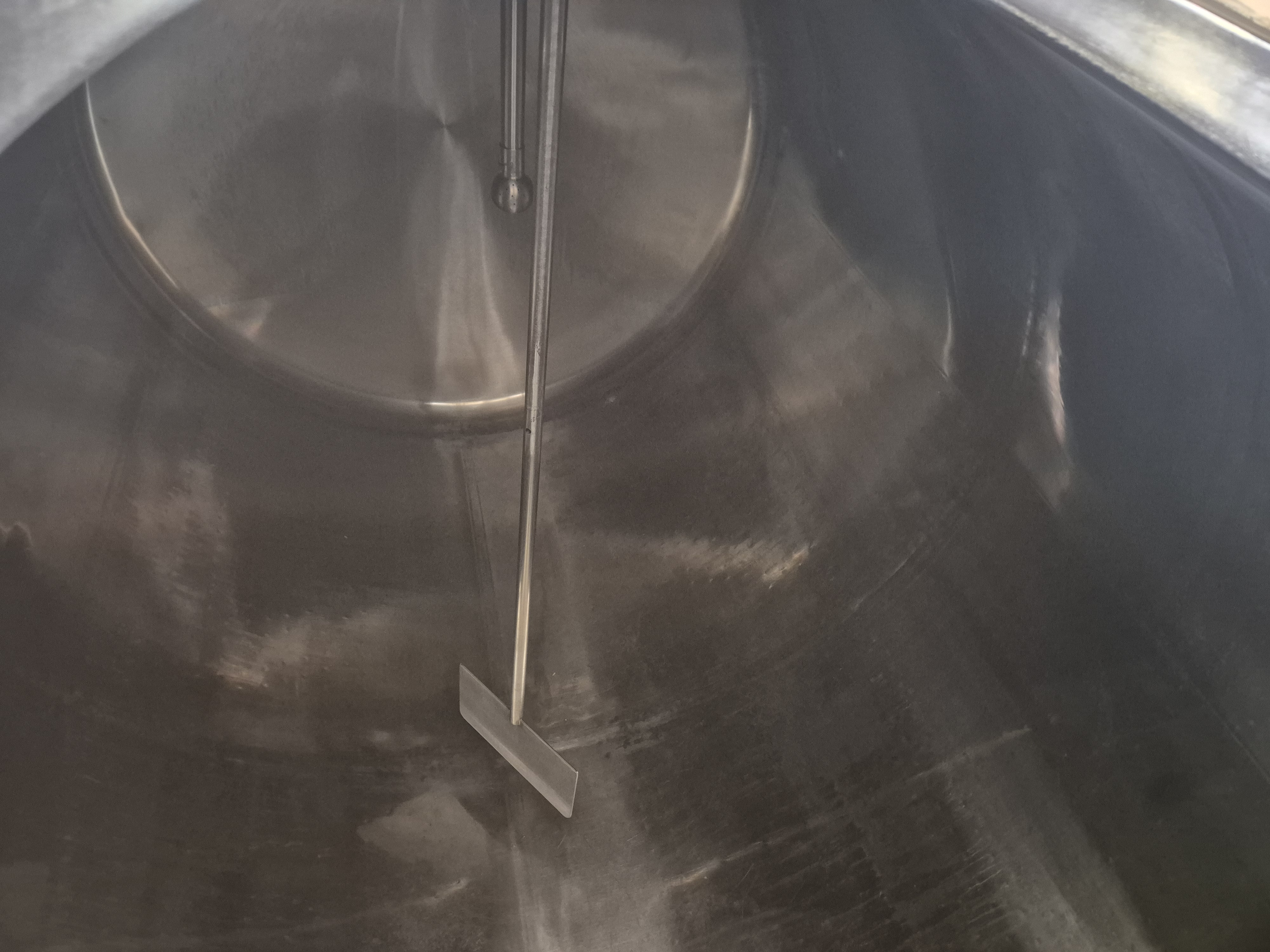 Used Zero 2,000 Litre Insulated Horizontal Tank with Agitator