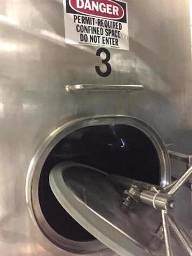 Used 2500 Gallon Mixing Tank