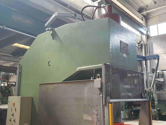 Usato PRESSA A COLLO DI CIGNO OLEODINAMICA GIGANT GN 300