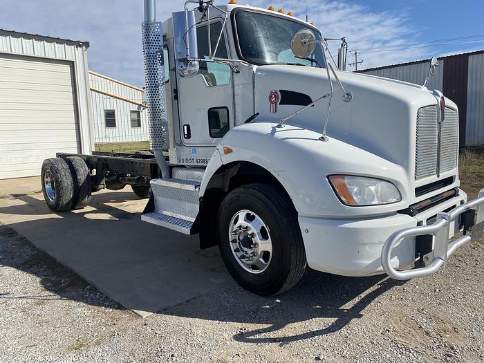 Used 2015 Peterbilt Cab and chassis