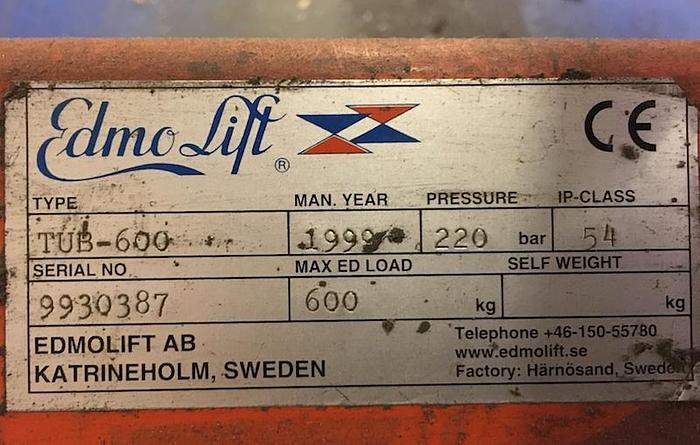 Used USED EL-HYDRAULIC LIFTING TABLE, MANUF EDMOLIFT, MODEL TUB 600 - BUILT 1999