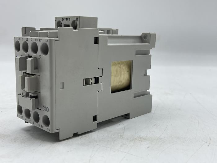Used AB ALLEN BRADLEY 100-C09Z*300 Ser A 
