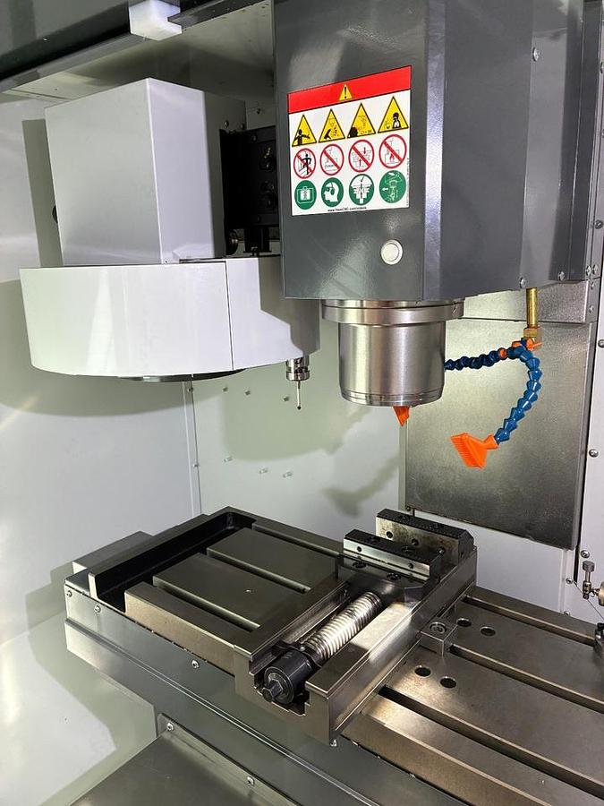 Used Haas Minimill 3 Axis (2018) - CNC Verical machine for metalworking - Hartmannsdorf, Germany