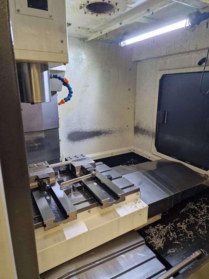 Used Hyundai WIA F400 (2016) - Vertical machining center  - Austria