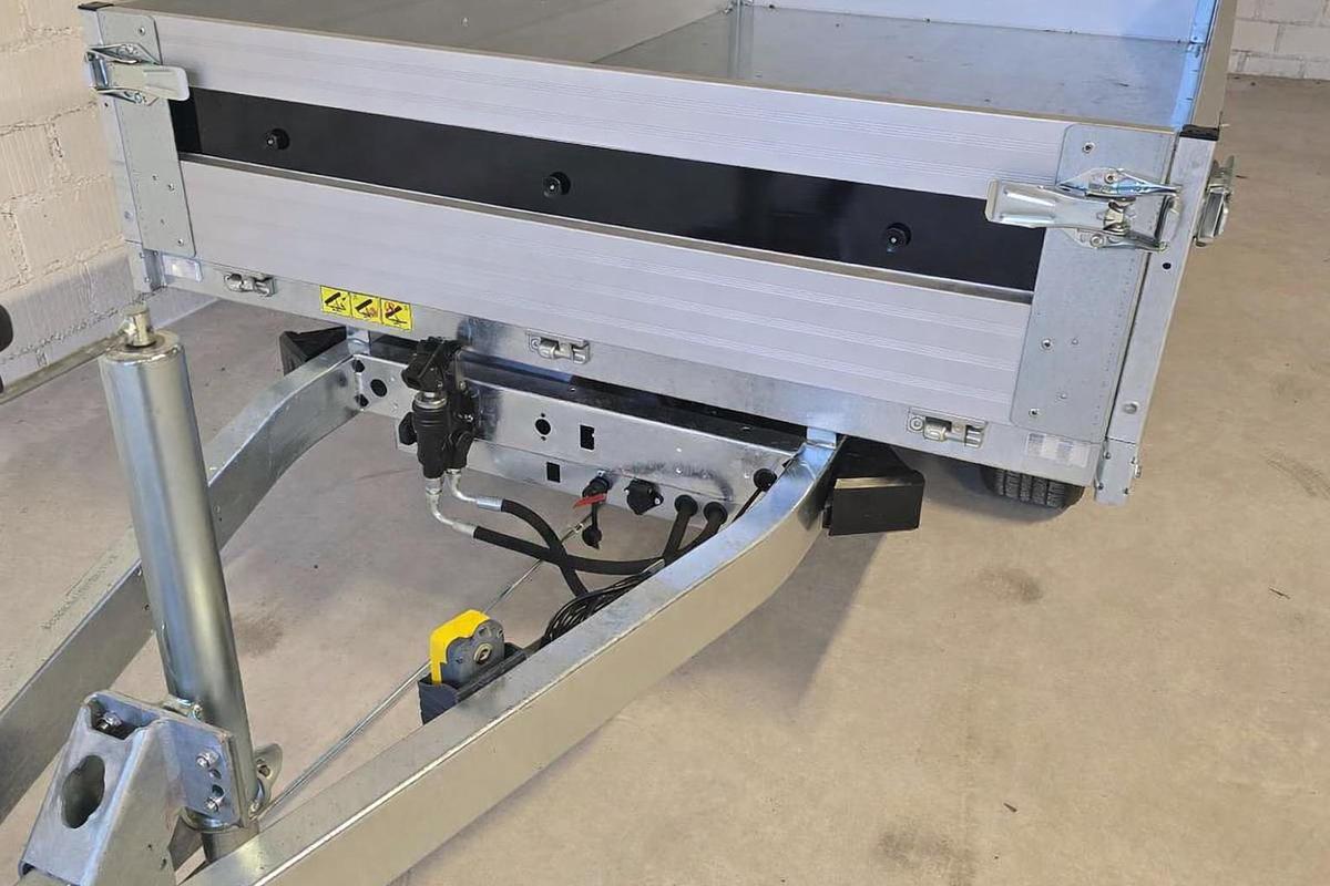 Used Tandem braked tipping trailer with electric pump and emergency manual pump 2000 Kg – Type BRK 202515 - Austria