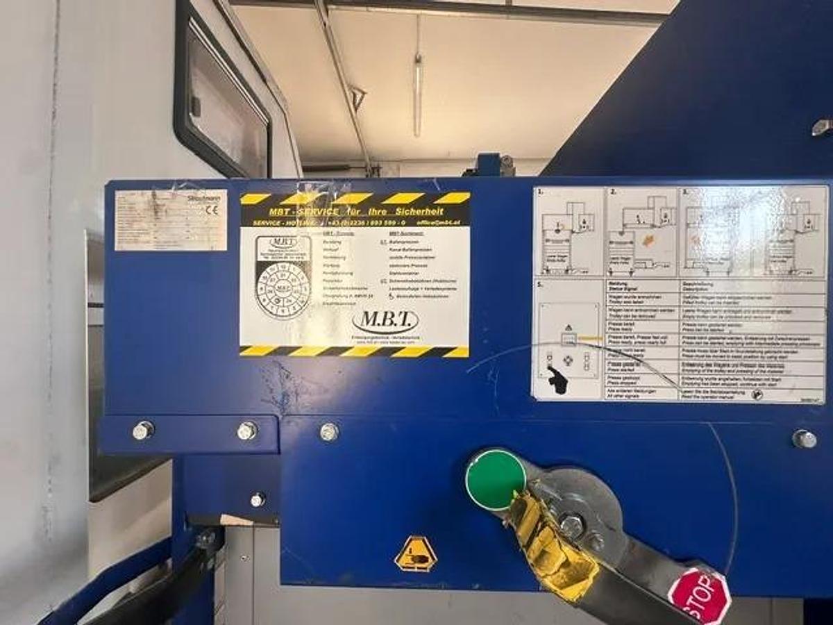Used 2017 Strautmann AutoLoadBaler - Semi-automatic Baler