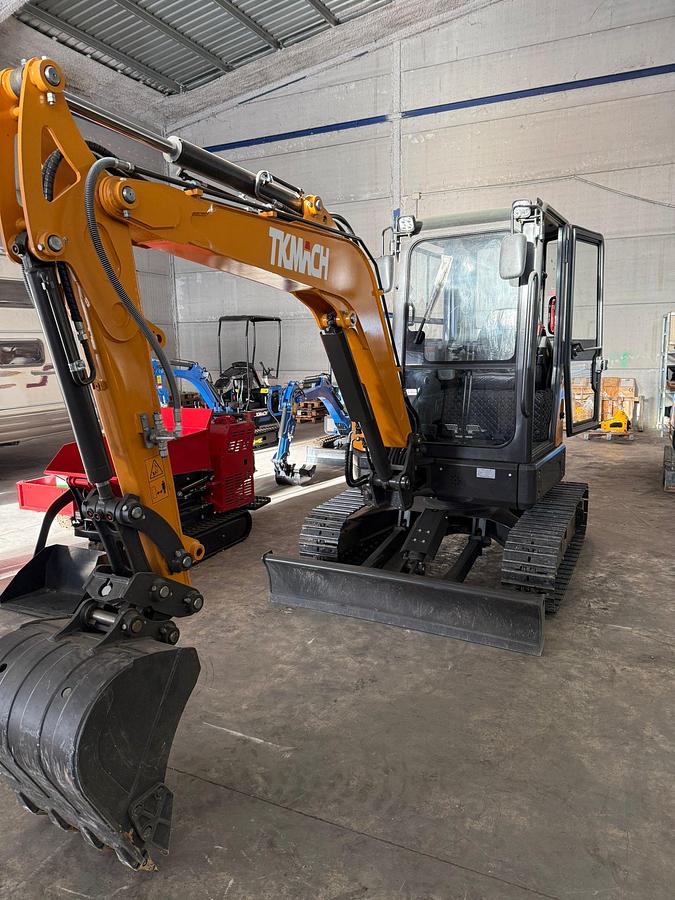 TK 40 Kubota 3-cylinder engine from 2025