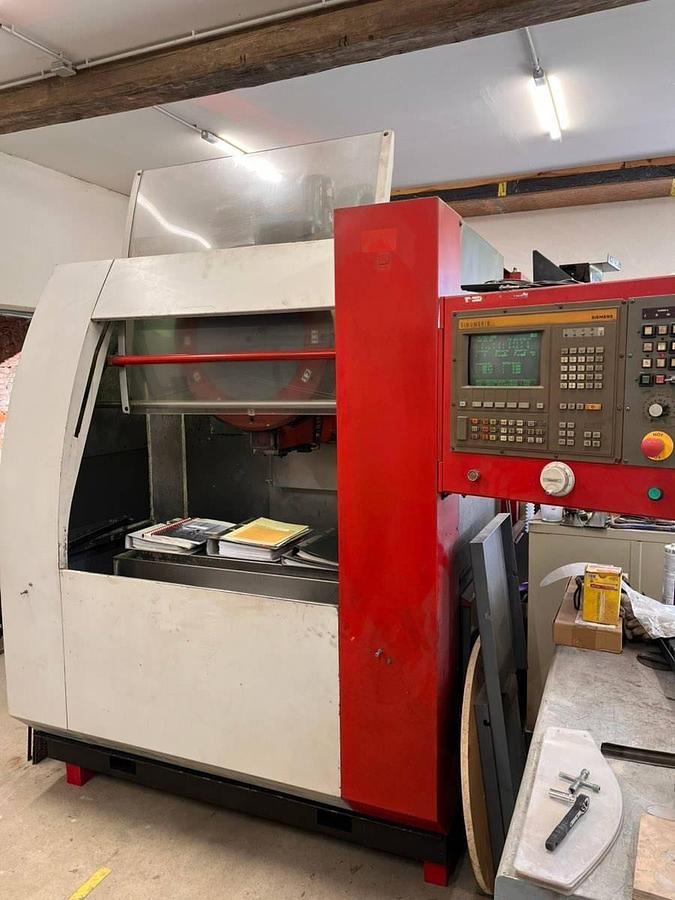 Used Emco VMC 300 Vertical CNC Milling Machine, Siemens Control, Raab, Austria