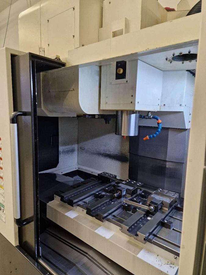 Used Hyundai WIA F400 (2016) - Vertical machining center  - Austria
