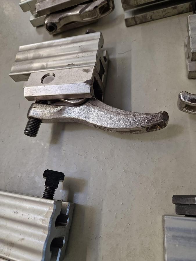 Used Hyundai WIA F400 (2016) - Vertical machining center  - Austria