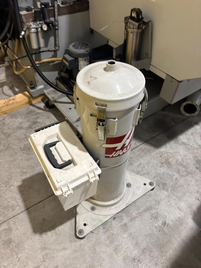 Used Haas VF 5 D 40 (2007) - Vertical machining center - Italy