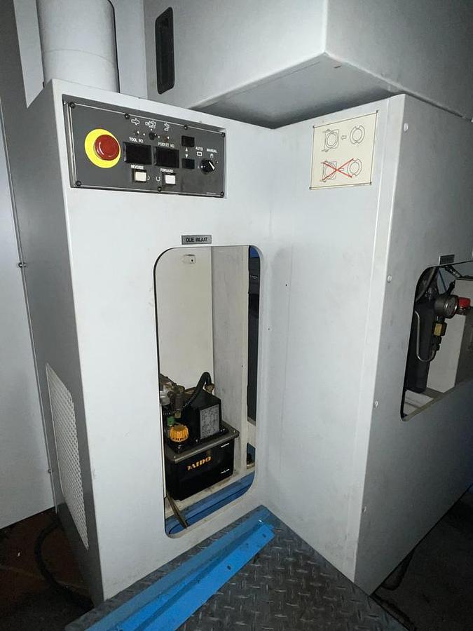 Used Mazak MTV 655/80 (1995) CNC Vertical machine center for metalworking - Wuppertal, Germany