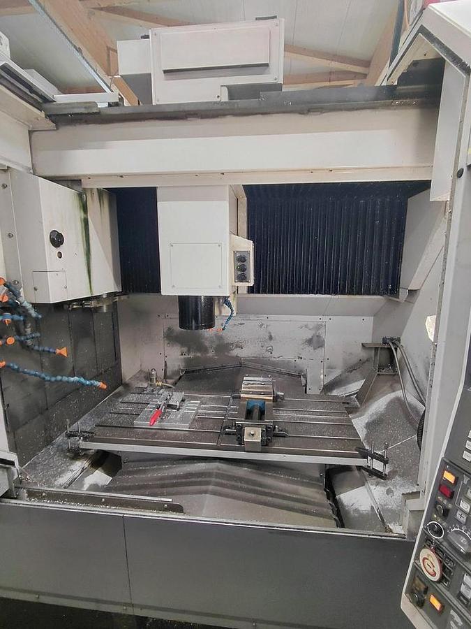Used Okuma Genos M560 V (2011) Vertical machine CNC for metalworking - Hofgeismar, Germany