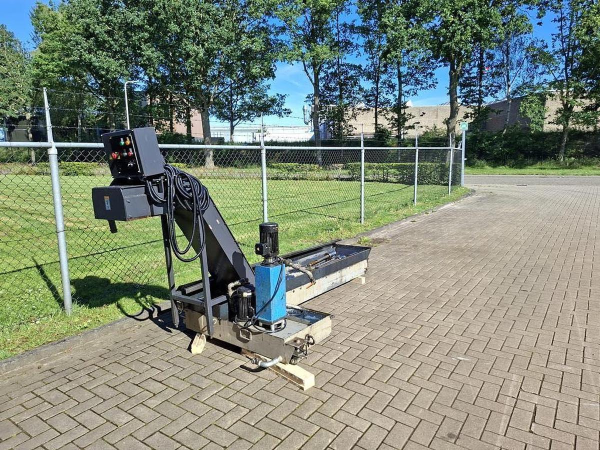 Used Okuma LT10 (2000) Centro de torneado CNC, Drachten, Países Bajos