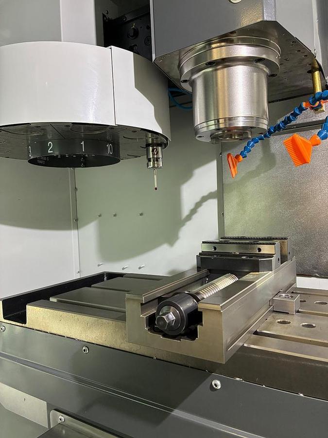 Used Haas Minimill 3 Axis (2018) - CNC Verical machine for metalworking - Hartmannsdorf, Germany