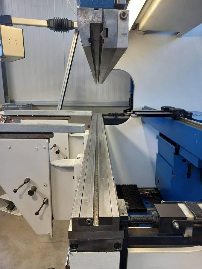 Used Trumpf TrumaBend V85 (2001) Industrial Press Brake Machine, Sankt Bartholomä, Austria