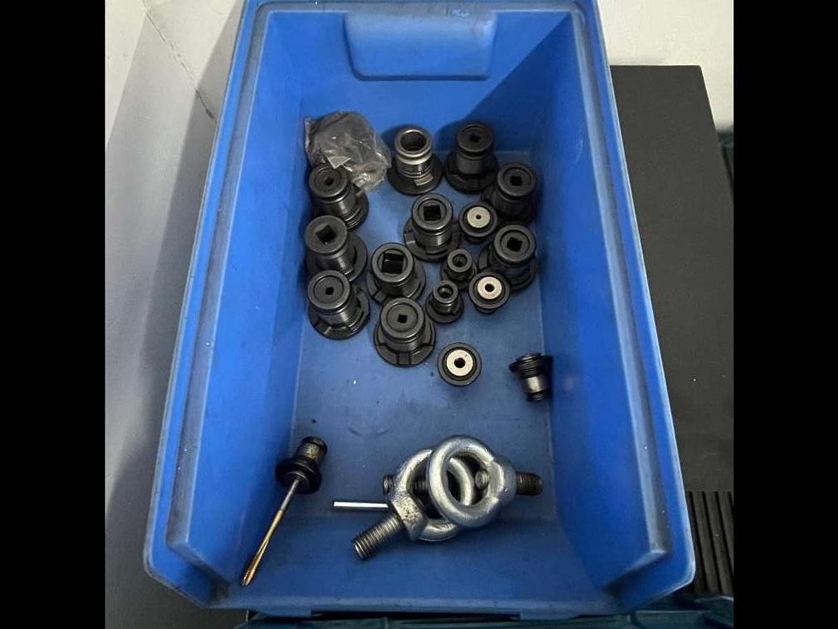 Used Mikron UM 600 TCN 410 426 (1998) Vertical machining center for metalworking - Innsbruck, Austria