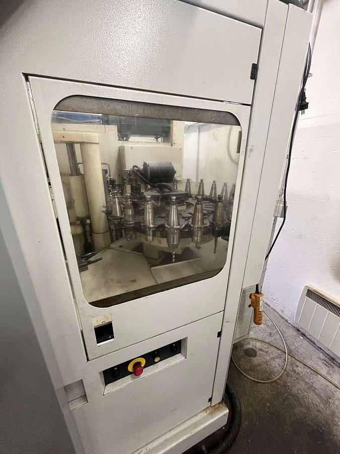 Used Mikron UM 600 TCN 410 426 (1998) Vertical machining center for metalworking - Innsbruck, Austria