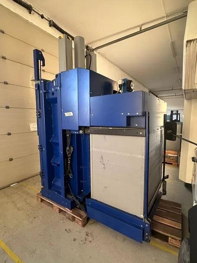 Used 2017 Strautmann AutoLoadBaler - Semi-automatic Baler