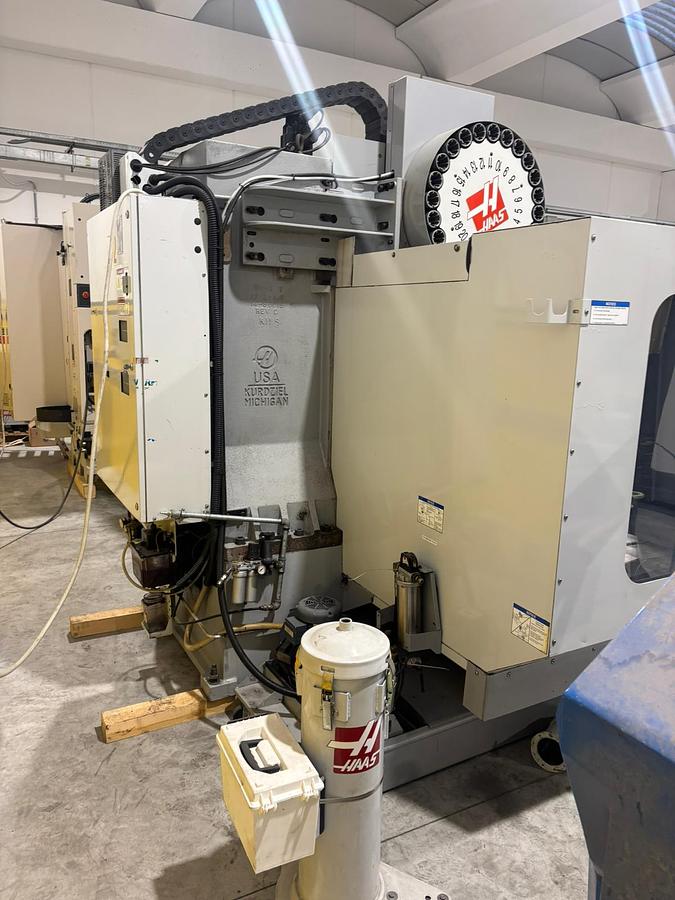 Used Haas VF 5 D 40 (2007) - Vertical machining center - Italy