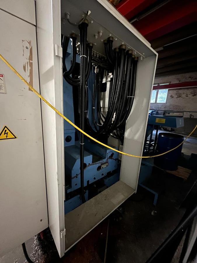 Used Mazak MTV 655/80 (1995) CNC Vertical machine center for metalworking - Wuppertal, Germany