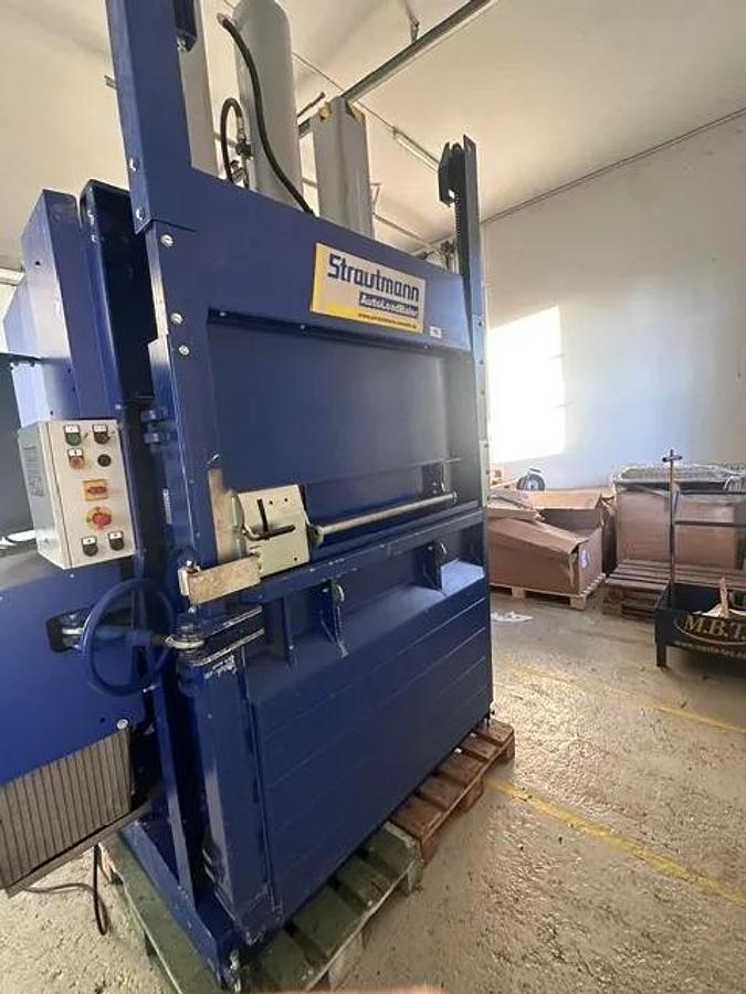 Used 2017 Strautmann AutoLoadBaler - Semi-automatic Baler