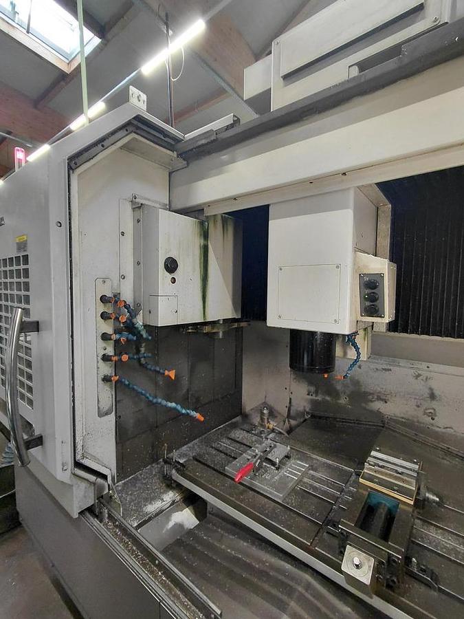 Used Okuma Genos M560 V (2011) Vertical machine CNC for metalworking - Hofgeismar, Germany