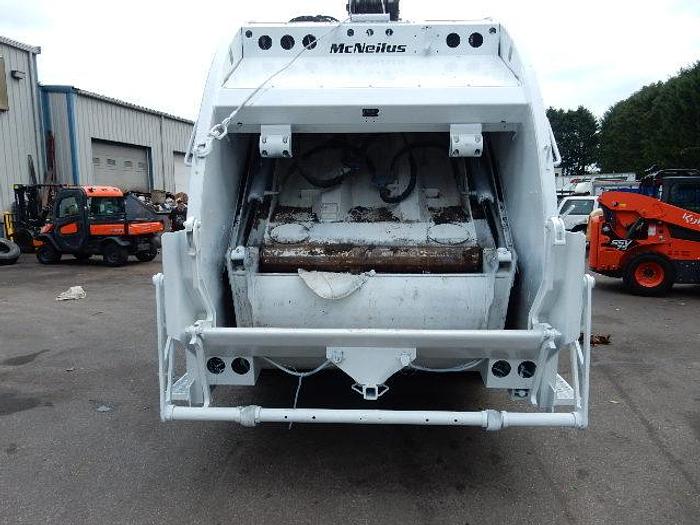 Used 2009 Freightliner M2-106