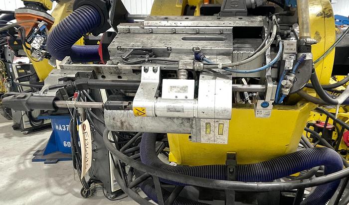 Used FANUC M900iA/350 6 AXIS ROBOT WITH 30iA CONTROLLER AND WEBBER SERVO SHEET METAL SCREW GUN