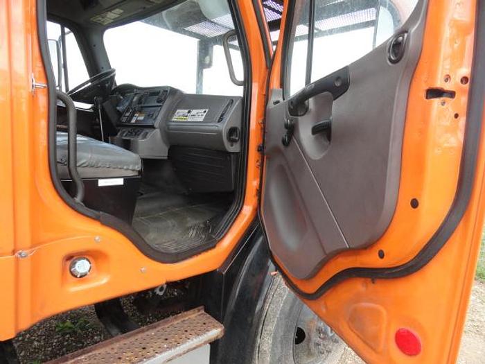 Used 2011 FREIGHTLINER BUSINESS CLASS M2 106