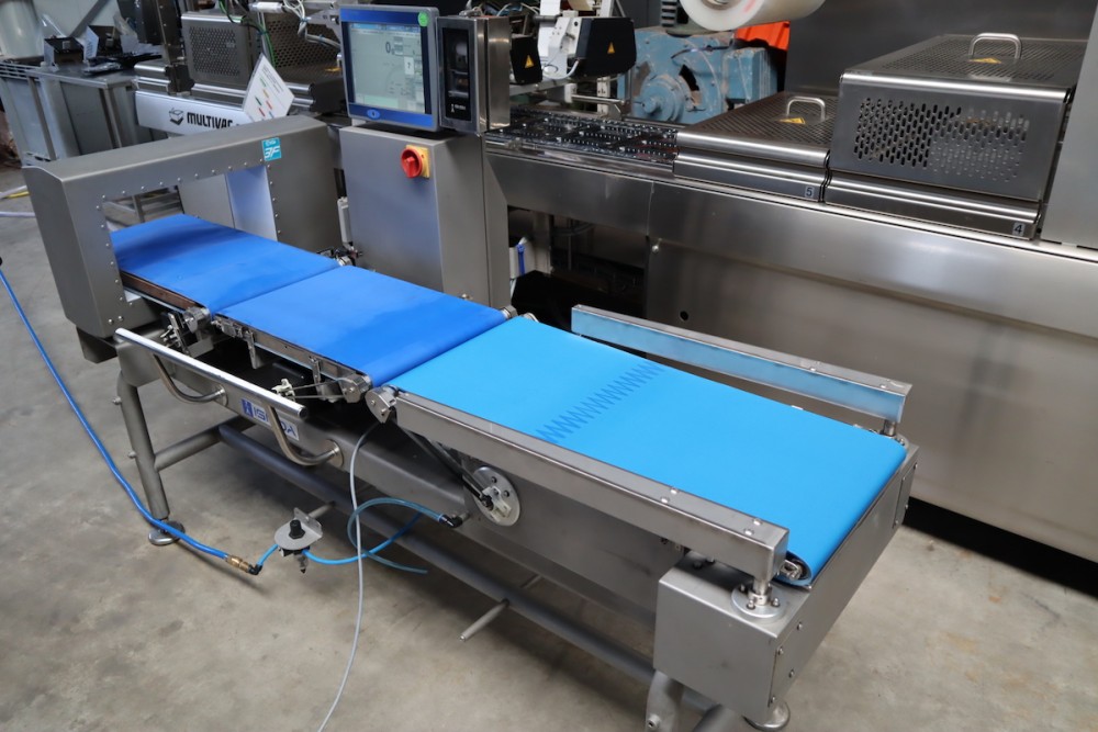 Used Ishida and Ceia checkweigher metaldetector combination