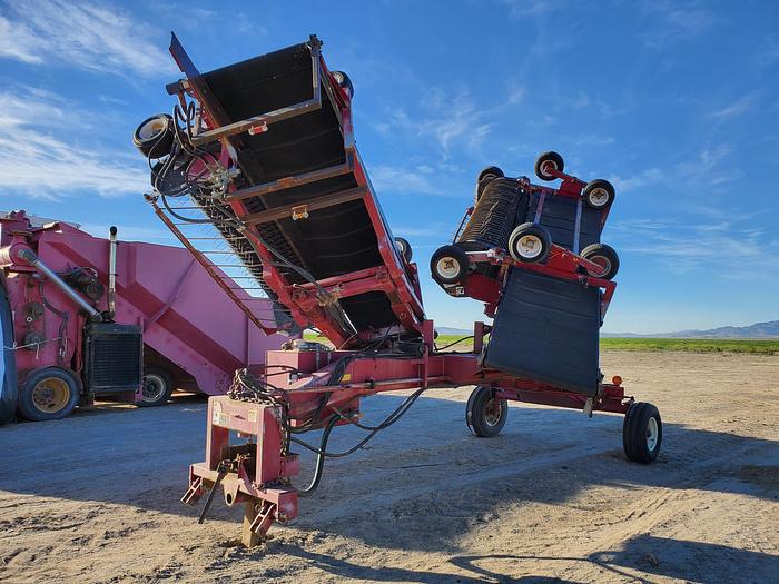 Used Oxbo 1416 Hay Merger