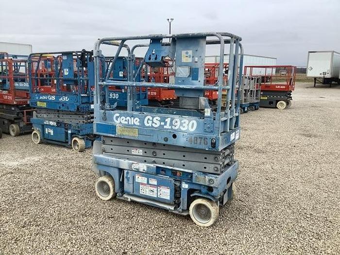Used 2000 Genie GS-1930 DC Scissor Lift