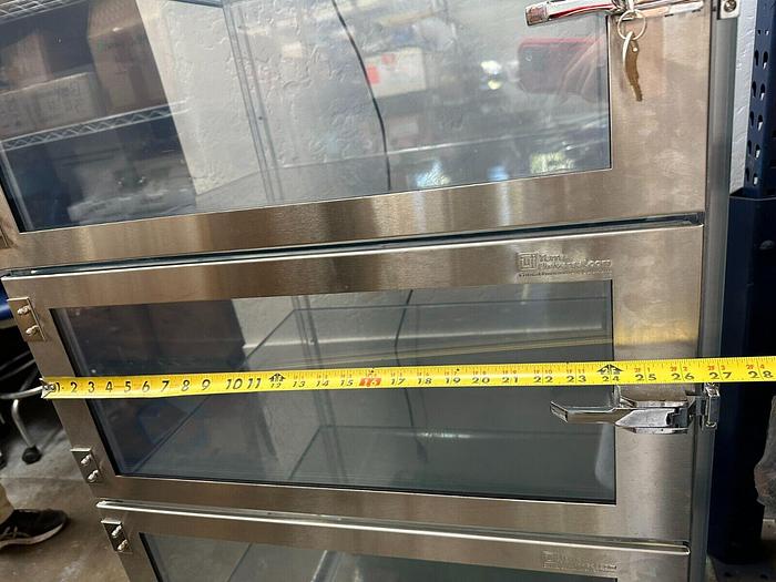 Used TERRA UNIVERSAL WAFER BOX DESICCATOR FOR 200MM WAFERS 9130-25A