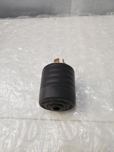 Used PASS & SEYMOUR TURN AND PULL PLUG 20A 125-250V