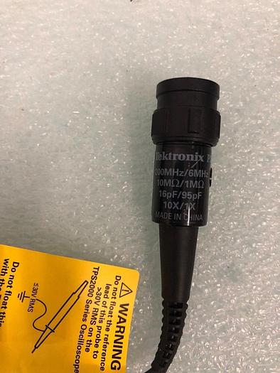 Used TEKTRONIX P2220 VOLTS