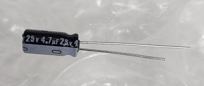 Used NICHICON (VA) 493-11528-1-ND CA ALUM 100UF & NICHICON 483-571-ND CAP ALUM 4.7UF