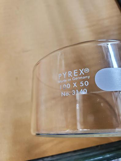 Used PYREX 40ML BEAKER, 100ML BEAKER, NO. 3140 CRYSTALLIZING DISH, & PETRI DISH COVER