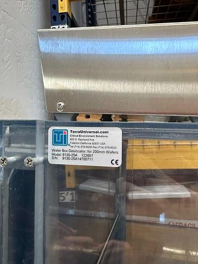 Used TERRA UNIVERSAL WAFER BOX DESICCATOR FOR 200MM WAFERS 9130-25A