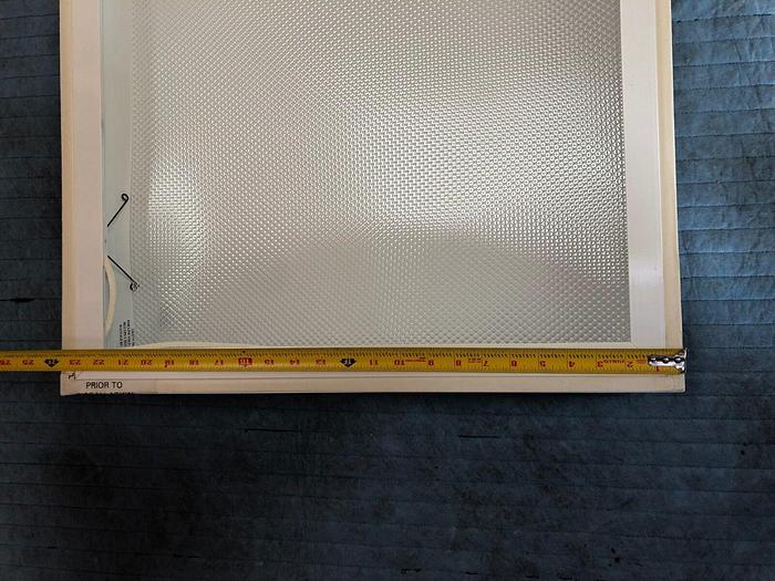 Used CLEAN ROOM CD LIGHTING INC CGE-24-4-32-UNV-EB-12PA TYPE 1 120,277V 50-50HZ