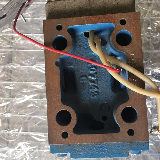 Used SPERRY VICKERS 400823