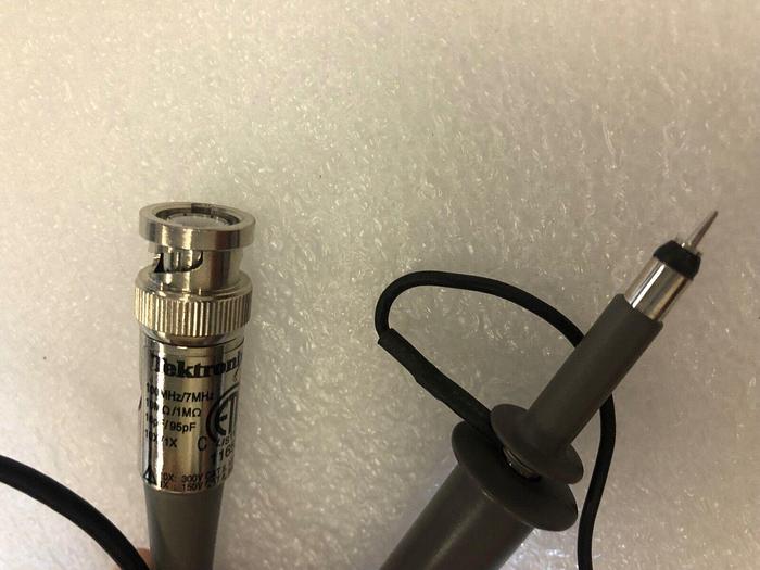 Used TEKTRONIX P2100