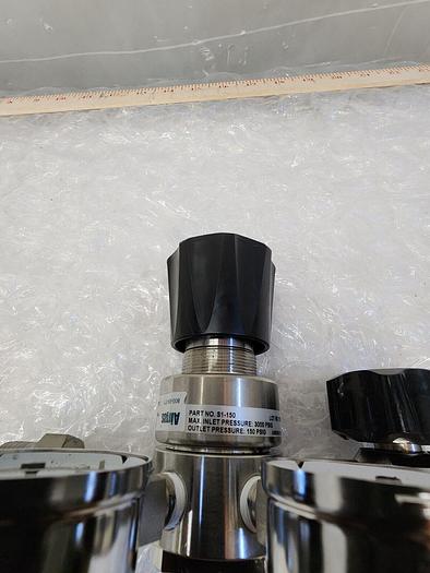 Used AIRGAS REGULATOR Y111213C580-AL 200 PSI - 4000 PSI