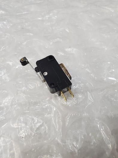 OMRON SENSOR D2MV-1L2-1C4 SWITCH QTY 2