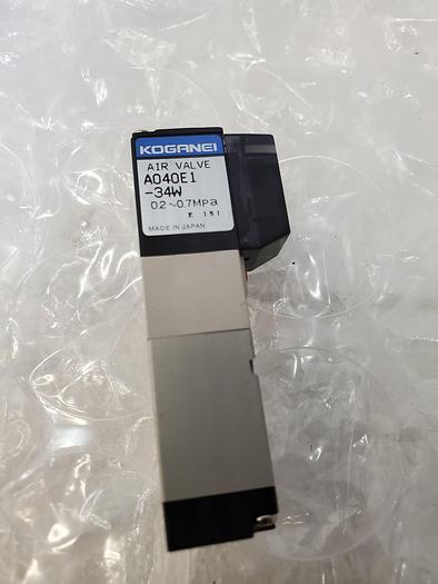 Used KOGANEI AIR VALVE A040E1-34W QTY 2