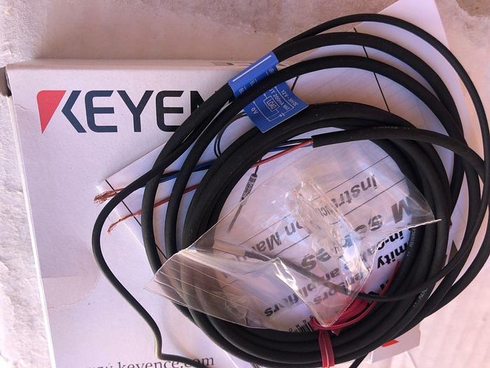 Used KEYENCE EM-030P SERIES AMPLIFIER