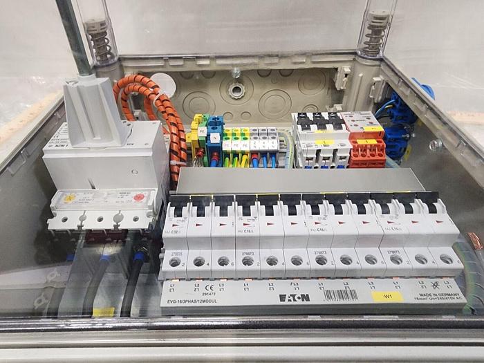 Used LEYBOLD OPTICS GMBH 10102522 , POWER DISTRIBUTION UNIT