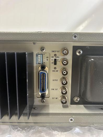 Used HP 8165A PROGRAMMABLE SIGNAL SOURCE 1MHZ-50MHZ