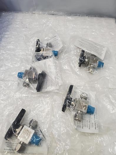 Used SWAGELOK SS-43GXS4-S4-M4 3-WAY BALL VALVE