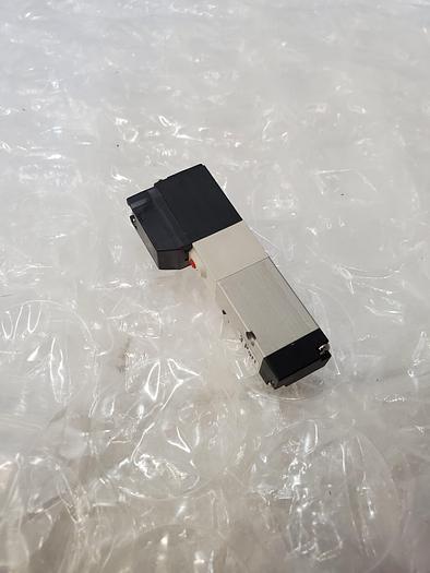 Used KOGANEI AIR VALVE A040E1-34W QTY 2